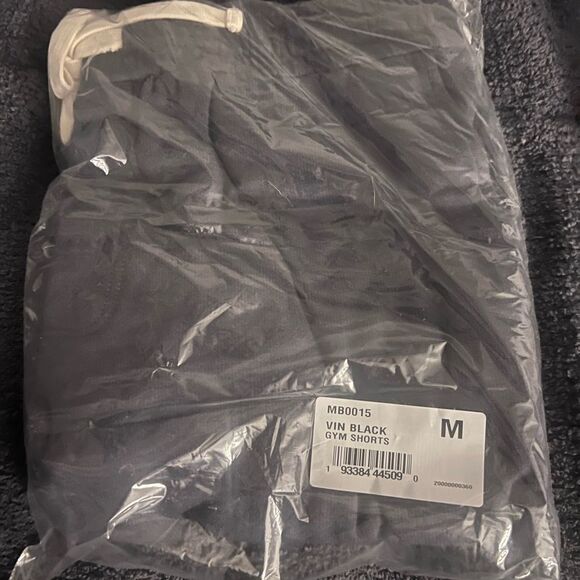 NWT Monrow gym shorts in vintage black size medium with adjustable waist band - Picture 12 of 12